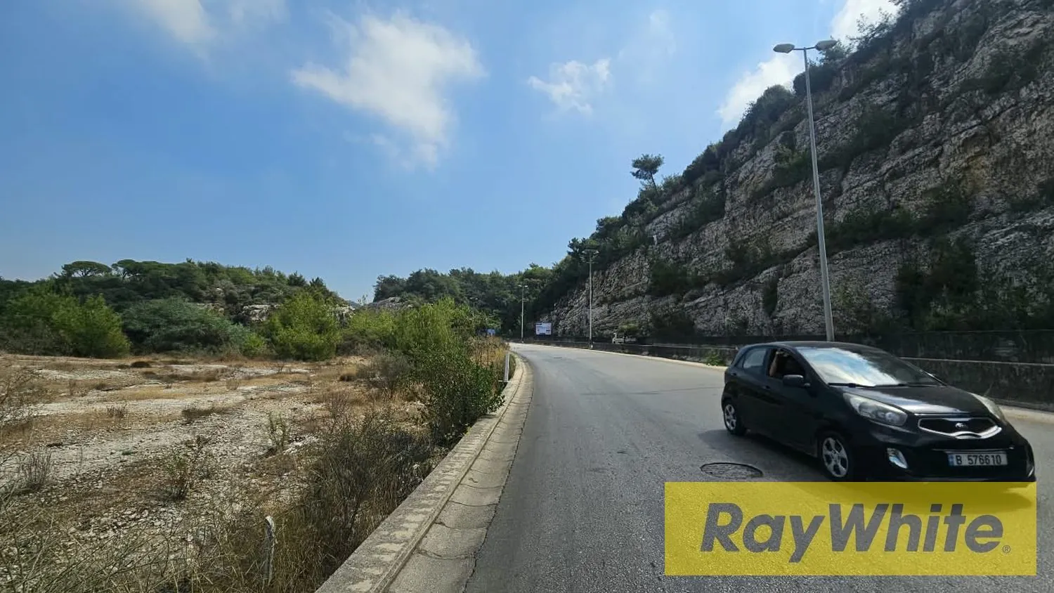 Land For Rent In Roumieh — الصورة 2