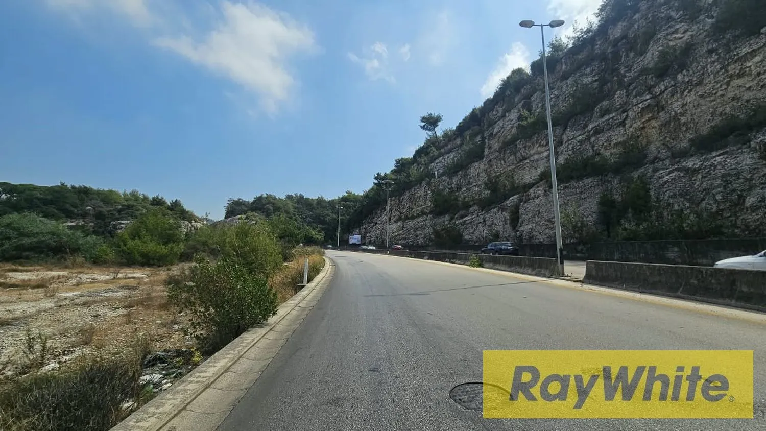 Land For Rent In Roumieh — الصورة 4