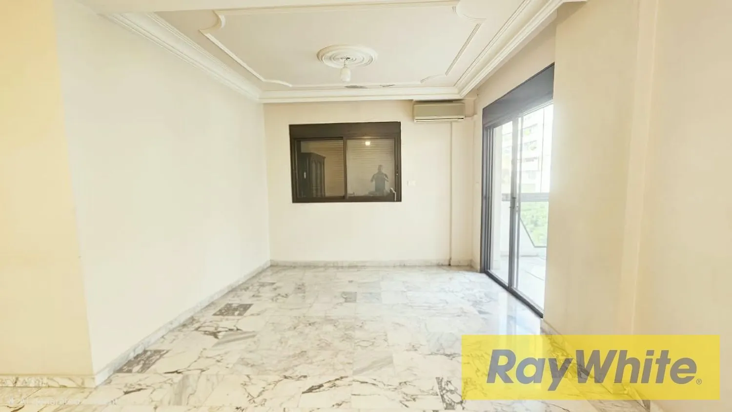 Apartment For Sale In Hazmieh — الصورة 3