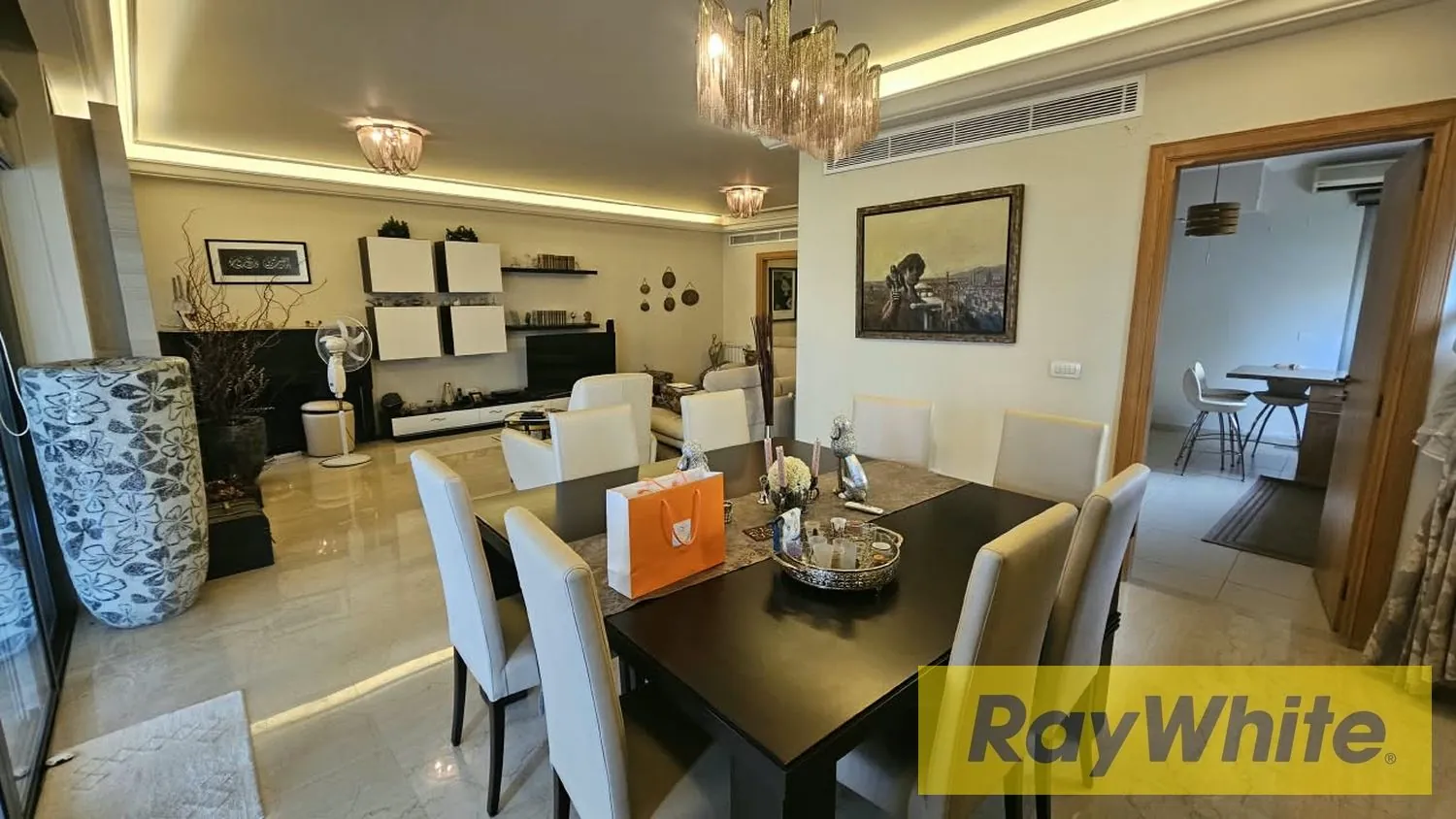 Apartment For Sale In Hazmieh — الصورة 4