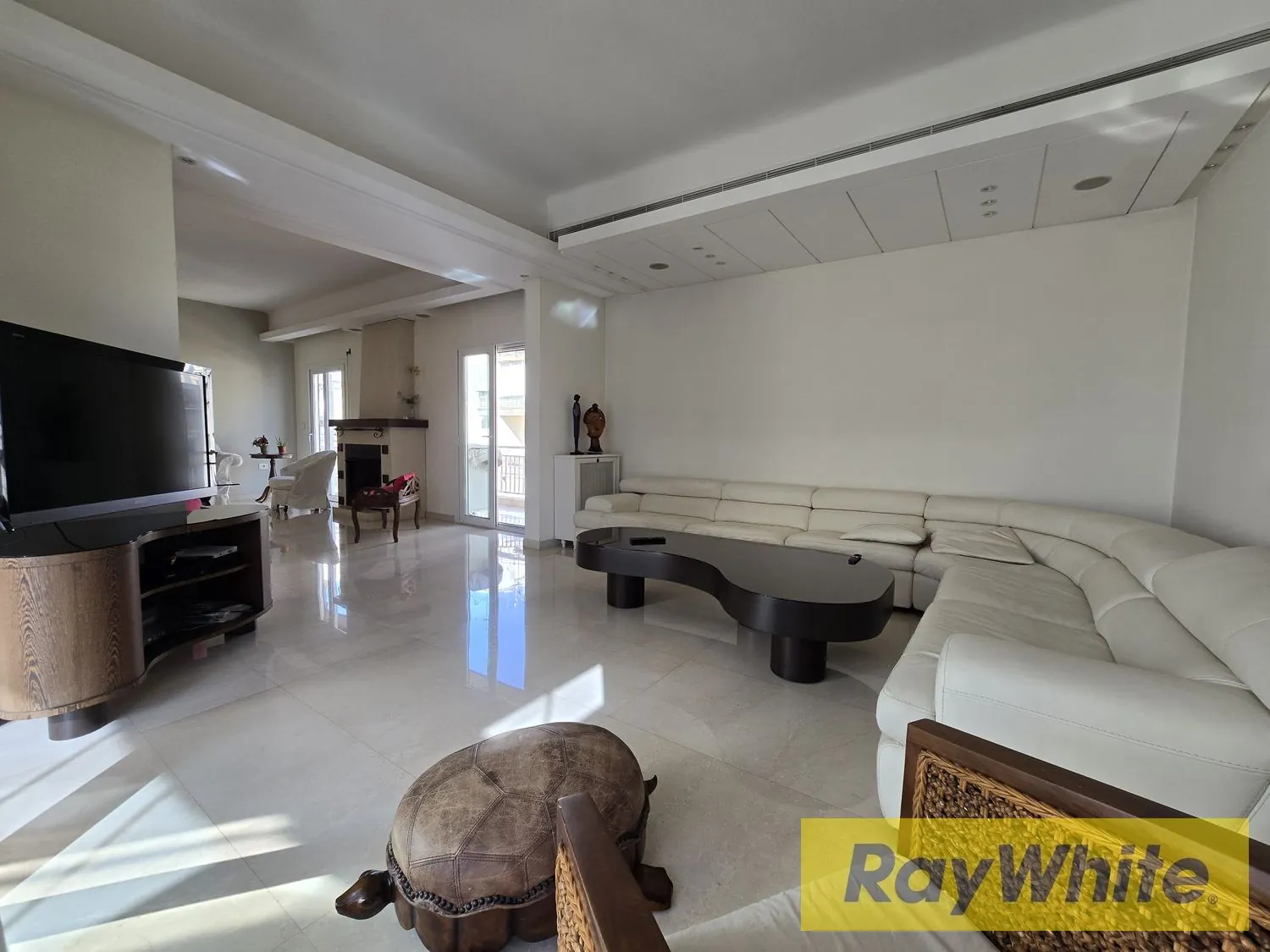 Furnished Apartment In Achrafieh, Beirut | Prime Location — الصورة 3