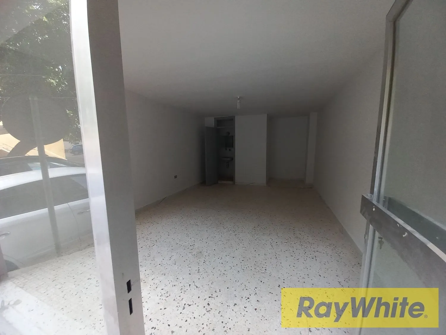Shop For Sale In Zalka | Prime Location — الصورة 2