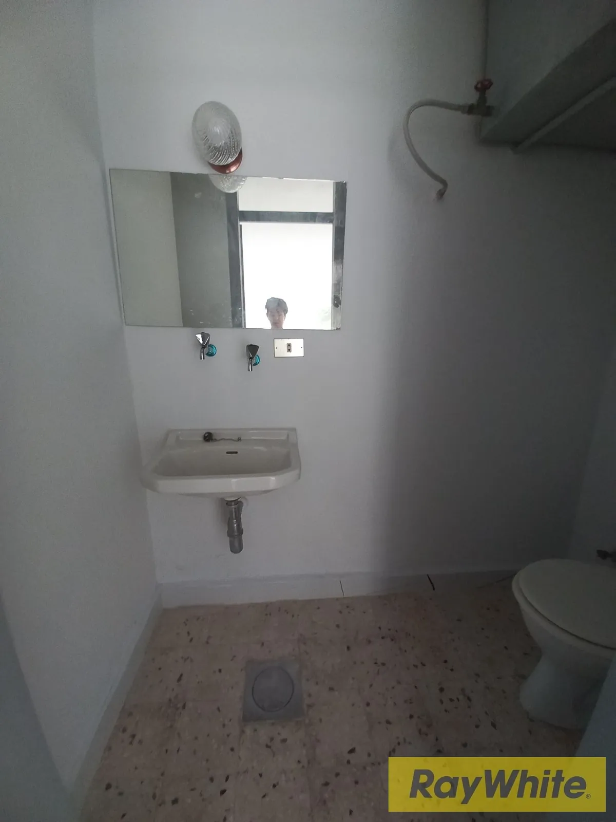 Shop For Sale In Zalka | Prime Location — الصورة 5