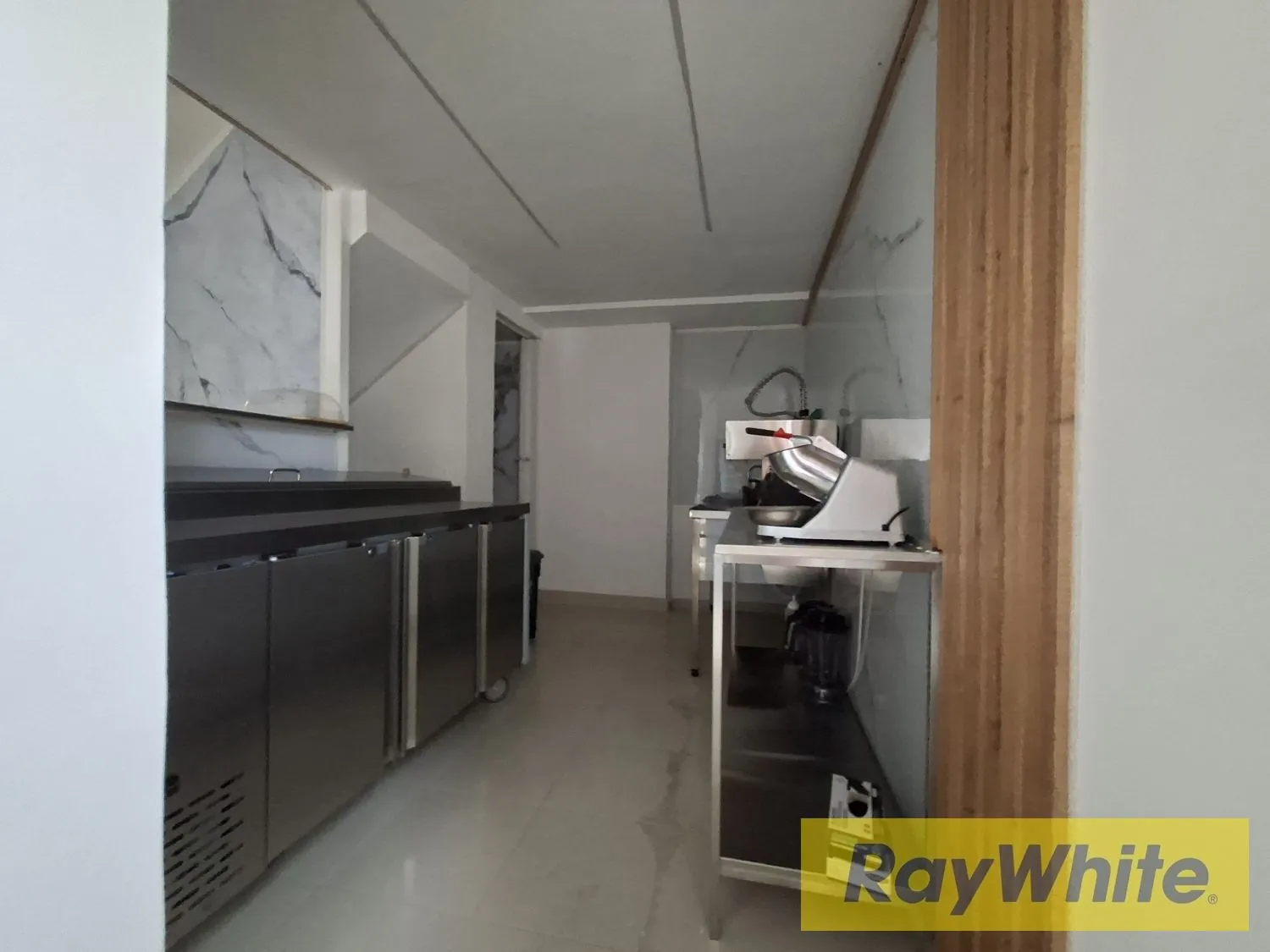 Shop For Sale In Zalka | Prime Location — الصورة 2