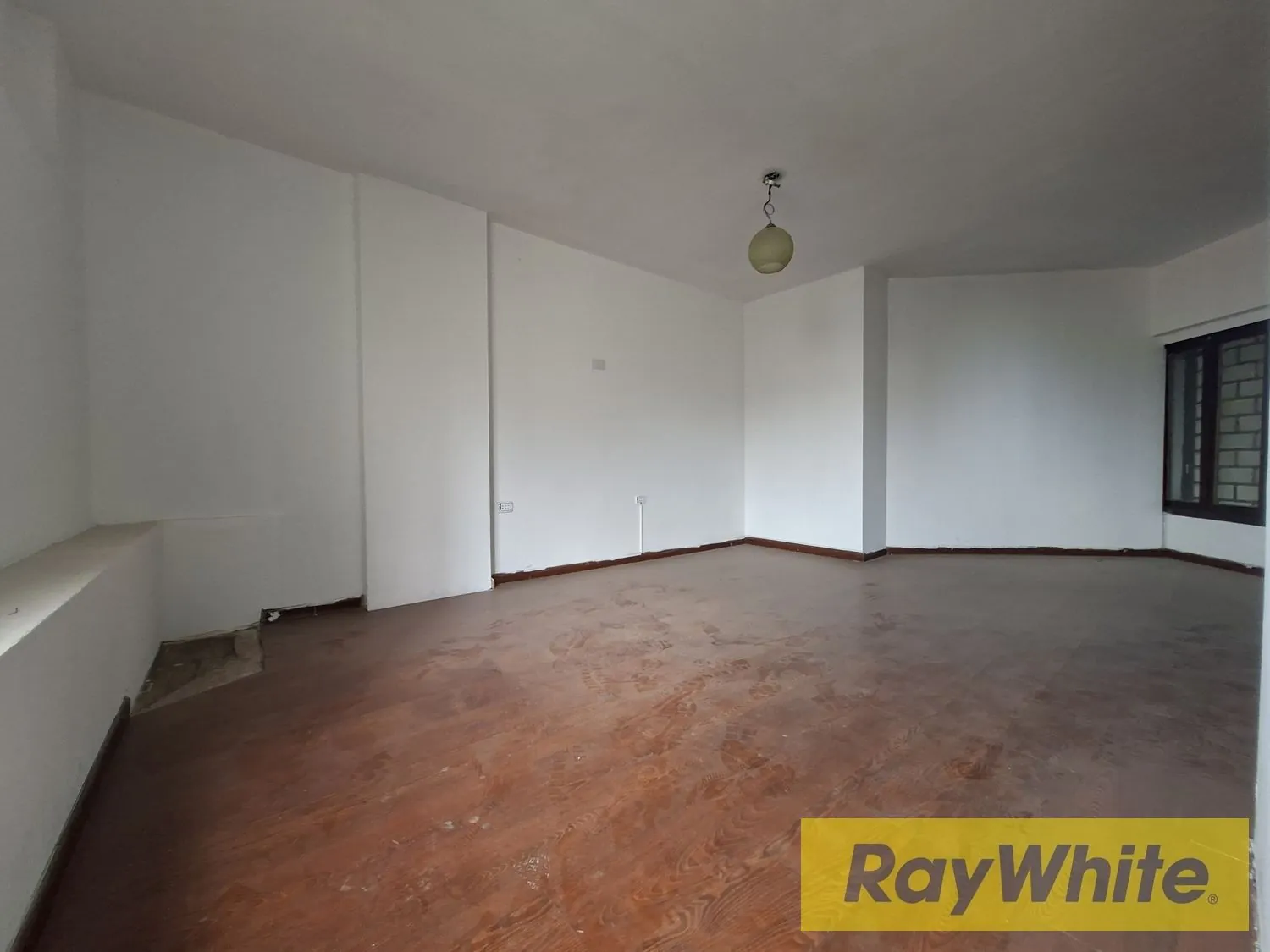 Shop For Sale In Zalka | Prime Location — الصورة 4