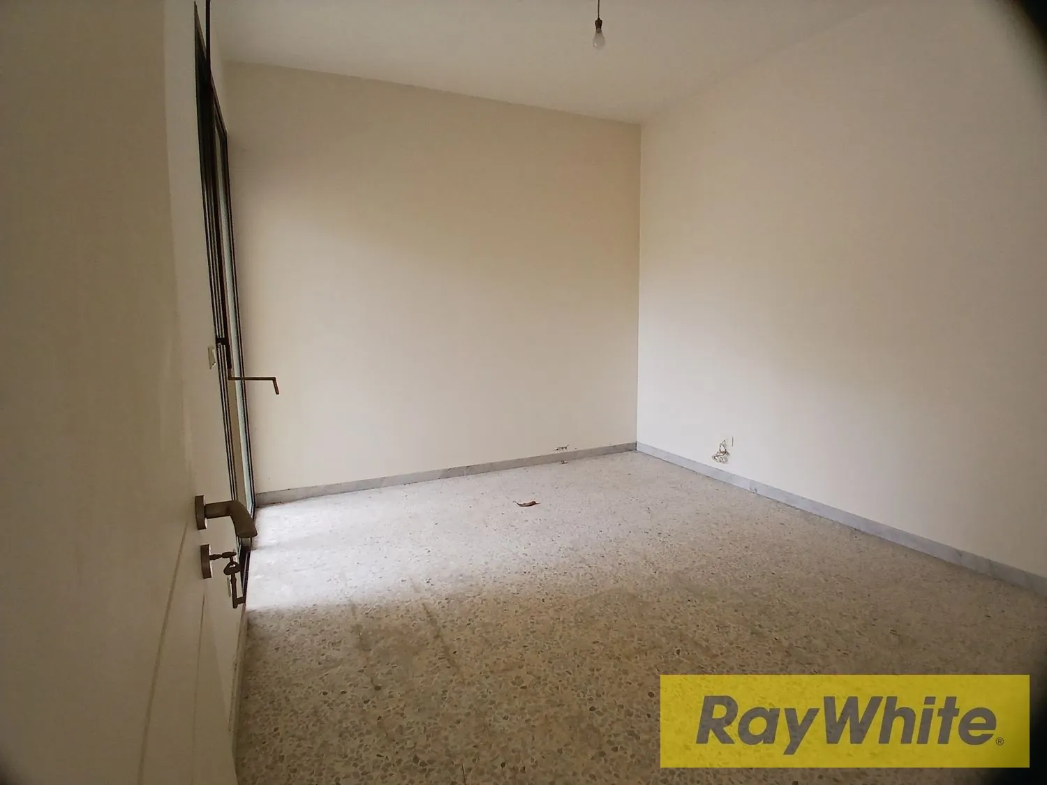 Apartment For Rent – Mtayleb With Private Backyard — الصورة 3