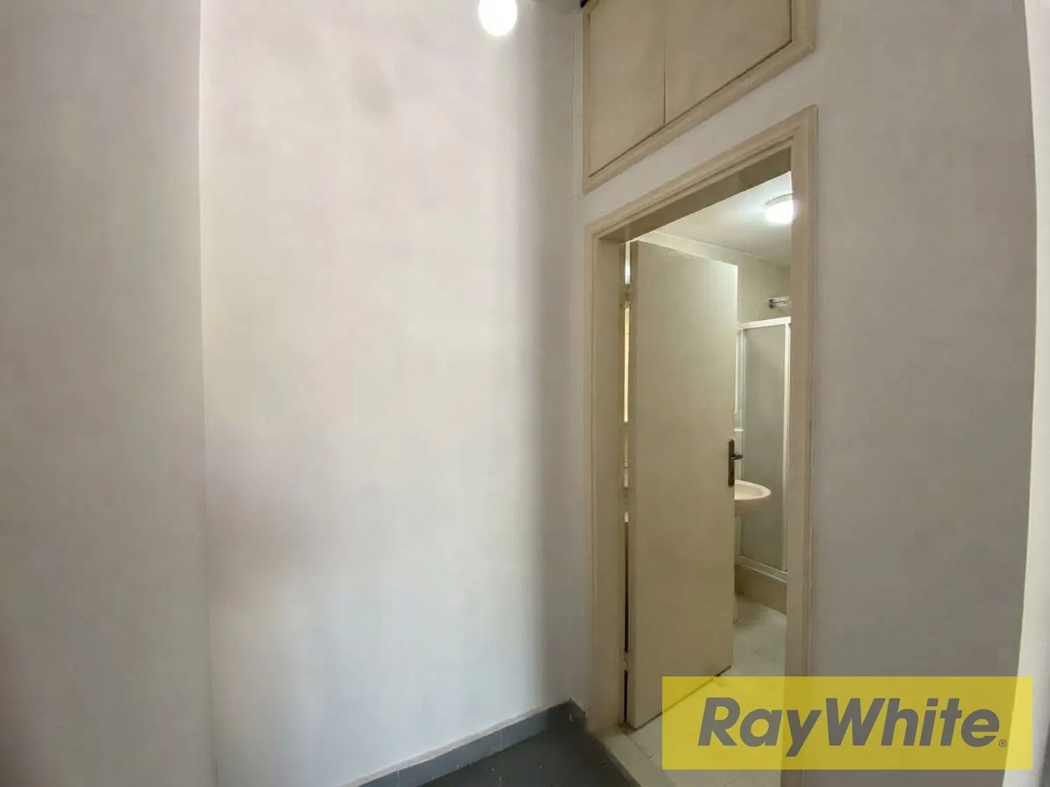Shop For Rent In Dik El Mehdi — الصورة 2