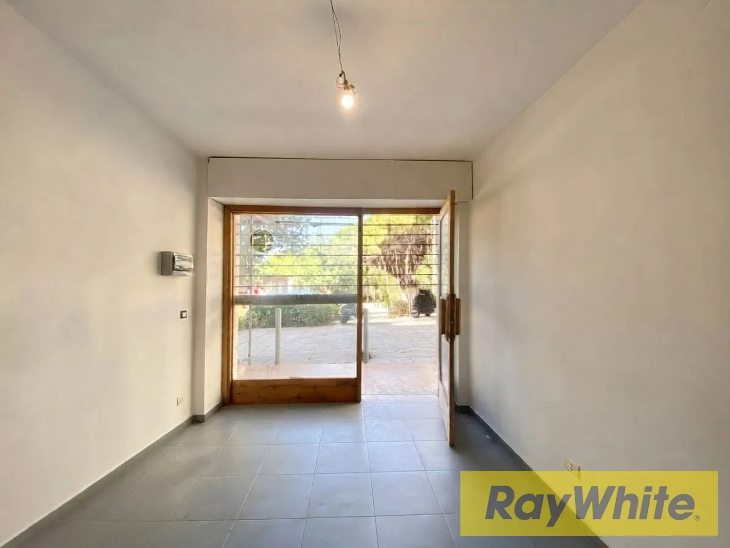 Shop For Rent In Dik El Mehdi — الصورة 3