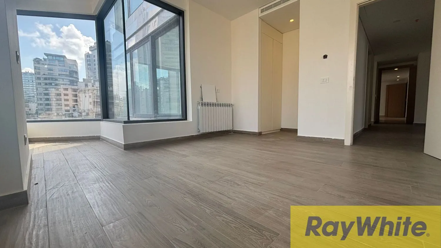 Apartment For Sale In Ain El Mraiseh — الصورة 3