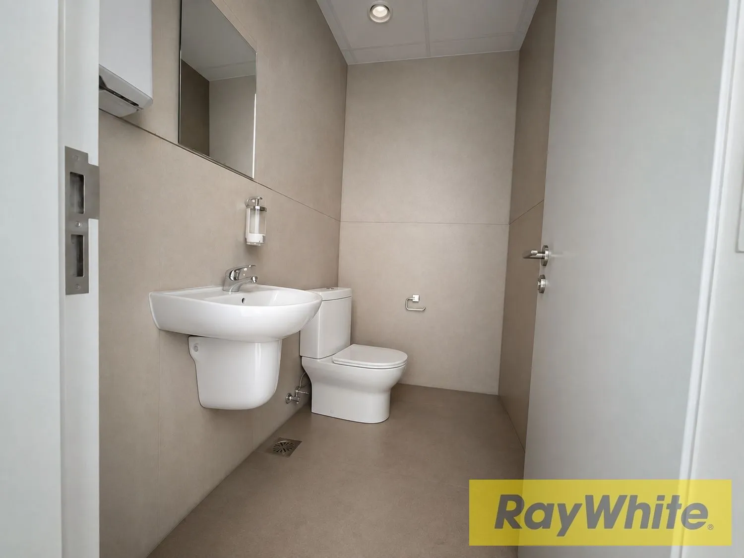 Office For Rent In Zalka | Seaside Highway — الصورة 4