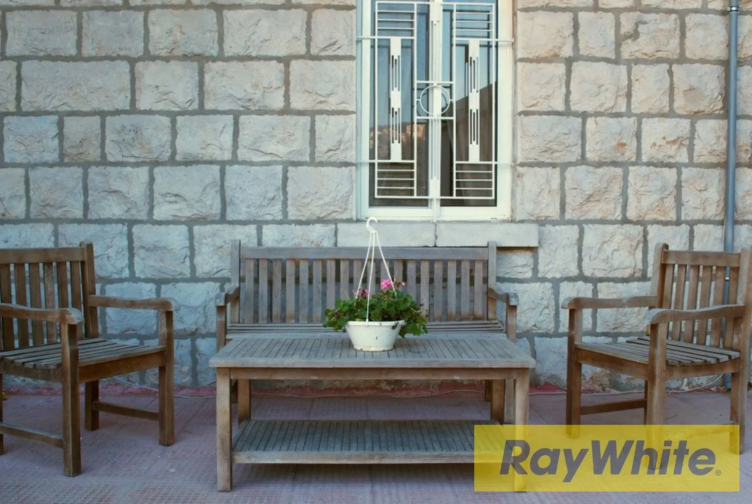 Furnished Apartment For Rent In Baabdat | With Terrace — الصورة 4