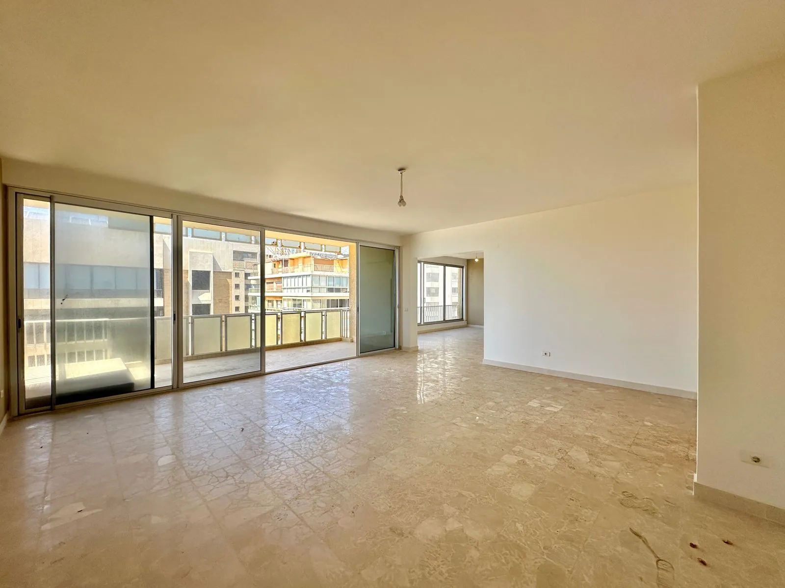 4BR Apartment for Sale in Ramlet Al Baida — photo 2