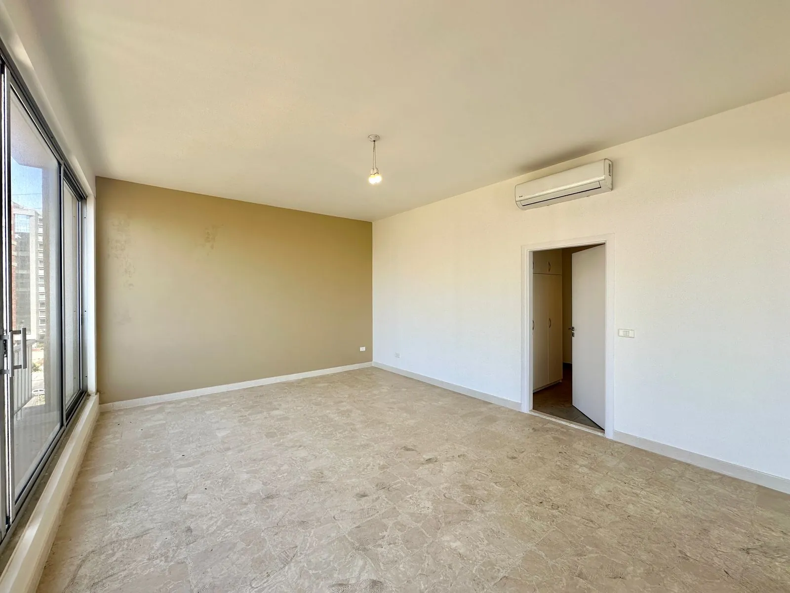 4BR Apartment for Sale in Ramlet Al Baida — photo 4