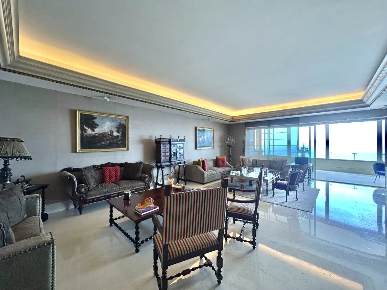 4BR Apartment for Sale in Raouche — الصورة 2