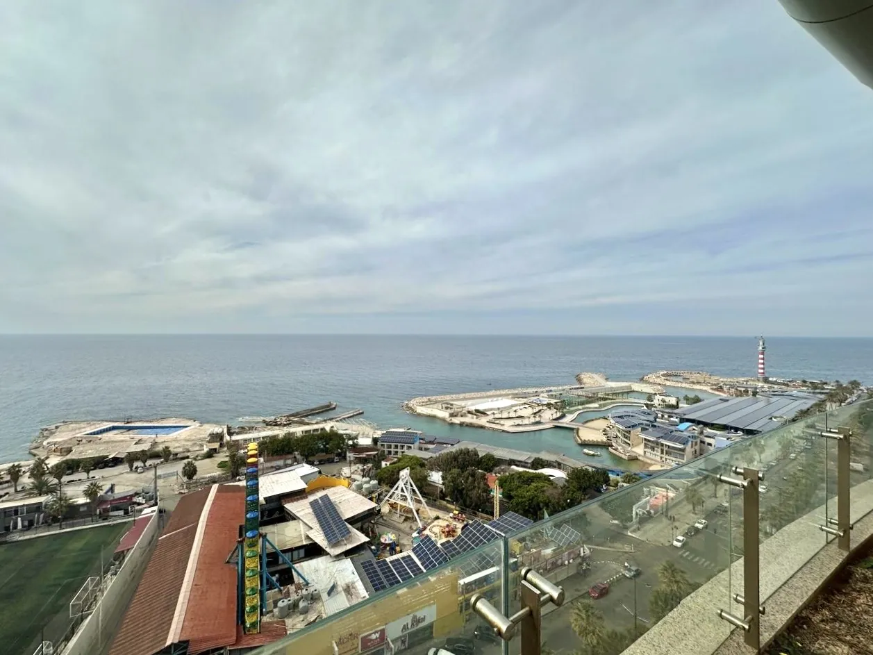4BR Apartment for Sale in Raouche — الصورة 3