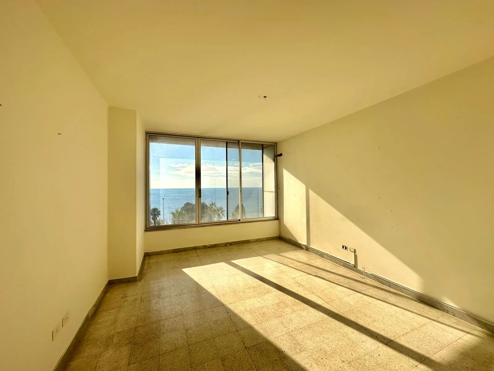 3BR Apartment for Rent in Raouche — الصورة 4