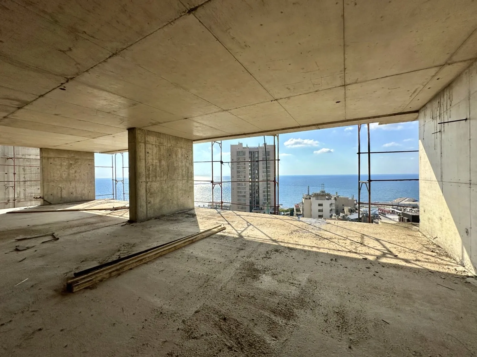 3BR Apartment for Sale in Raouche