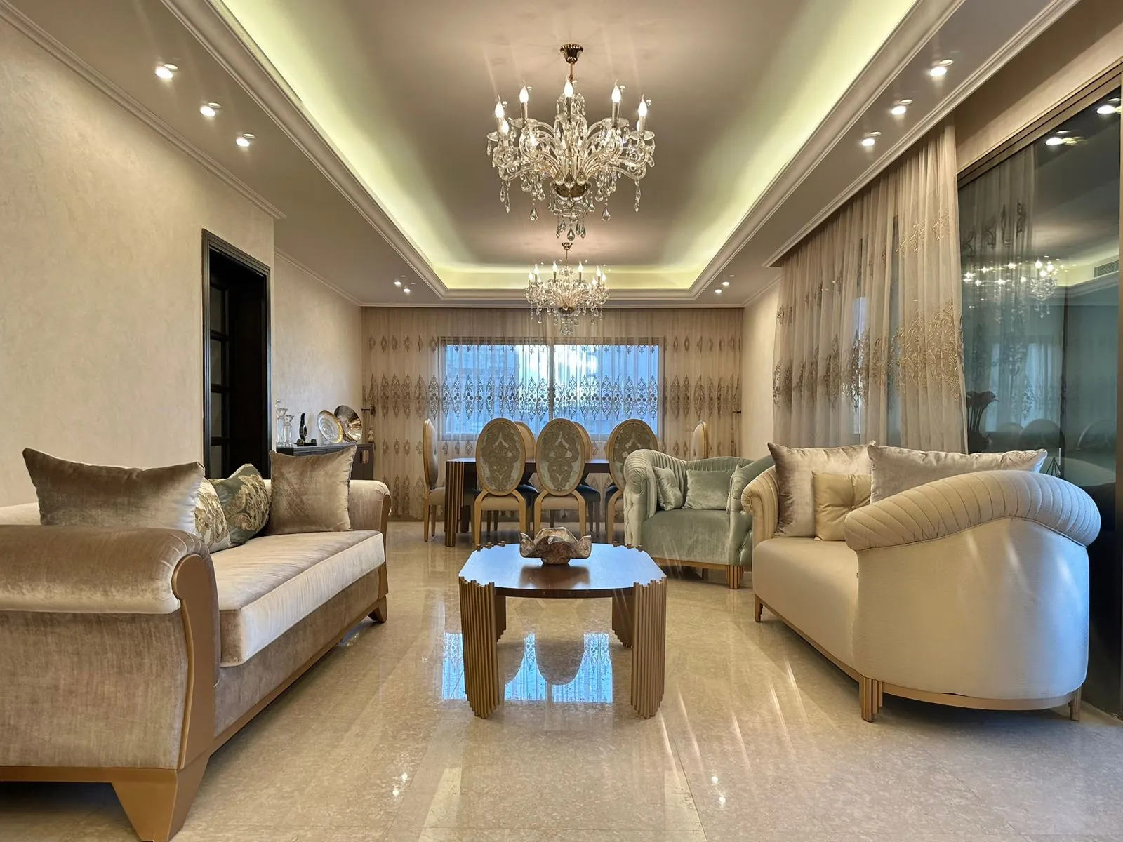 3BR Apartment for Sale in Raouche — الصورة 2