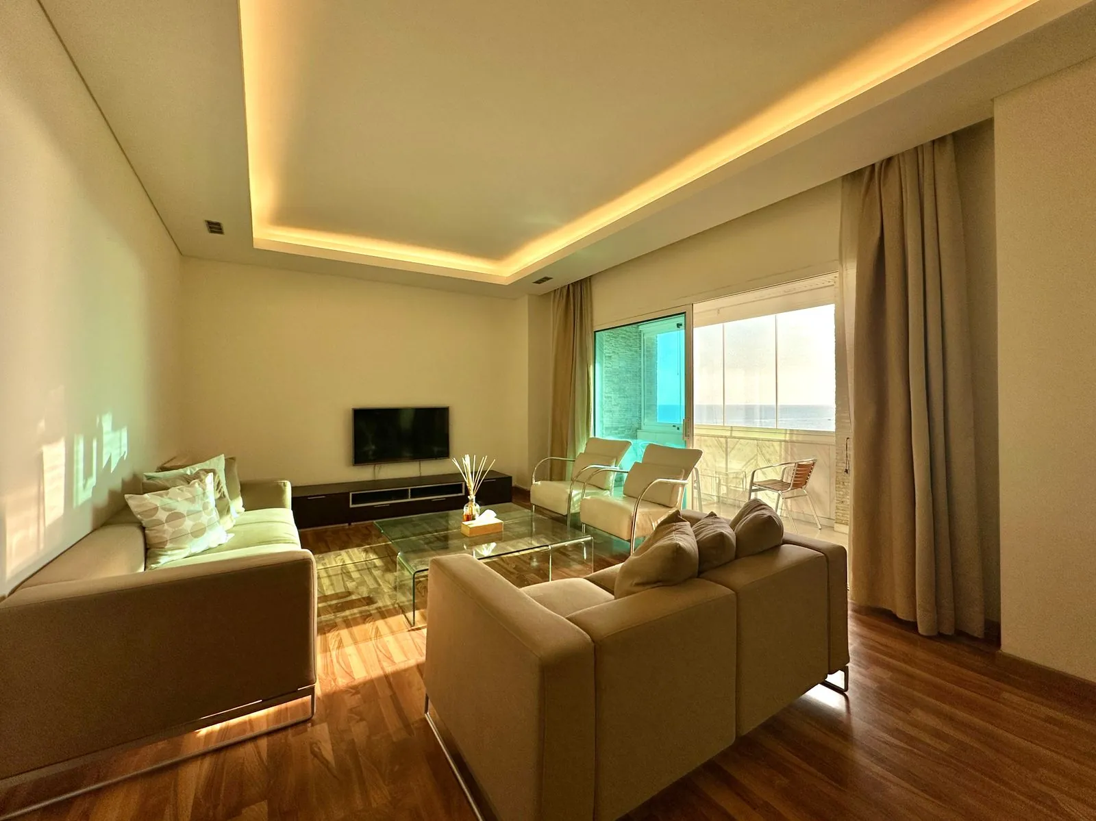 2BR Apartment for Sale in Raouche — الصورة 2