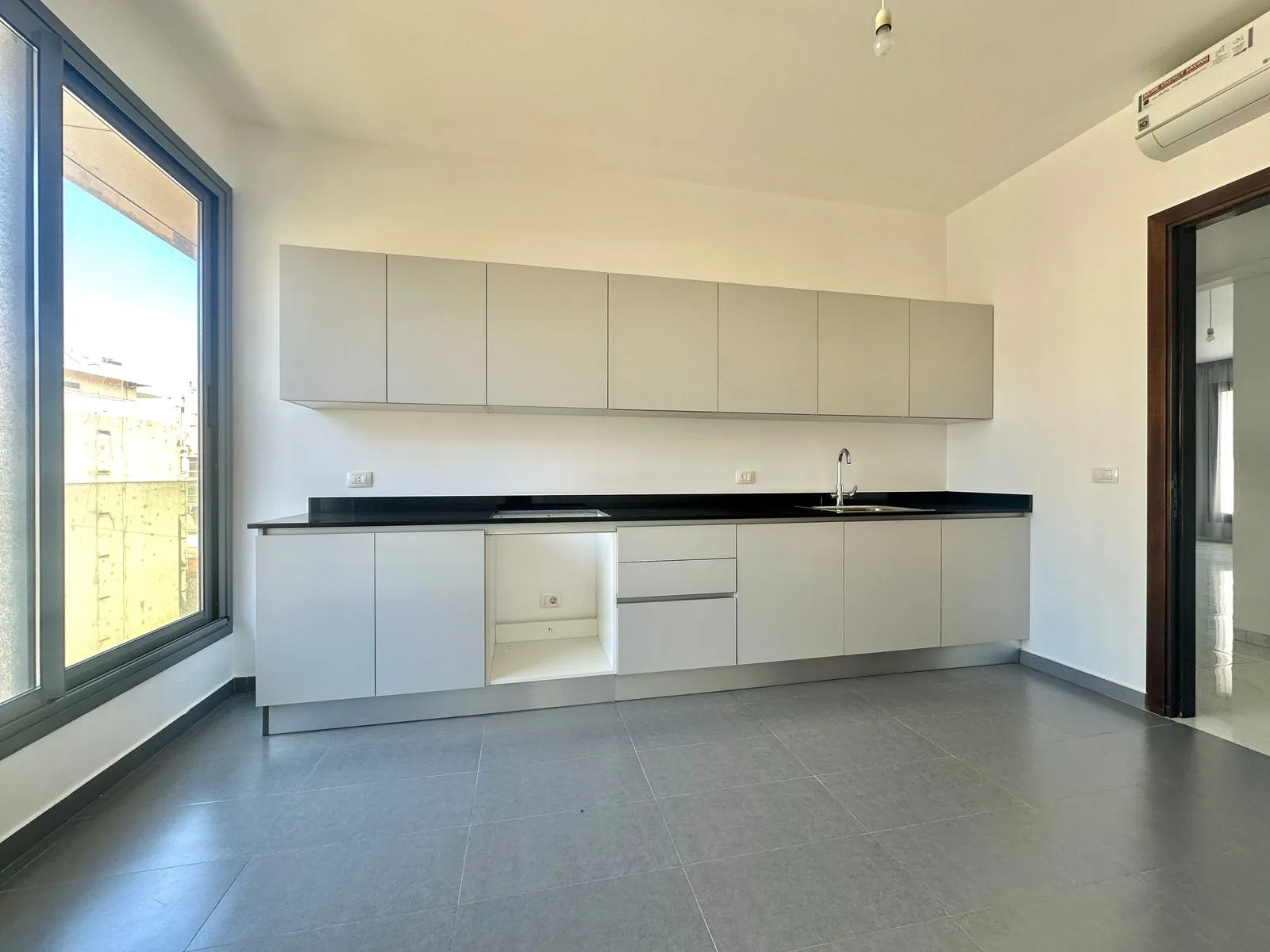3BR Apartment for Sale in Saqyet Al Janzeer — photo 4