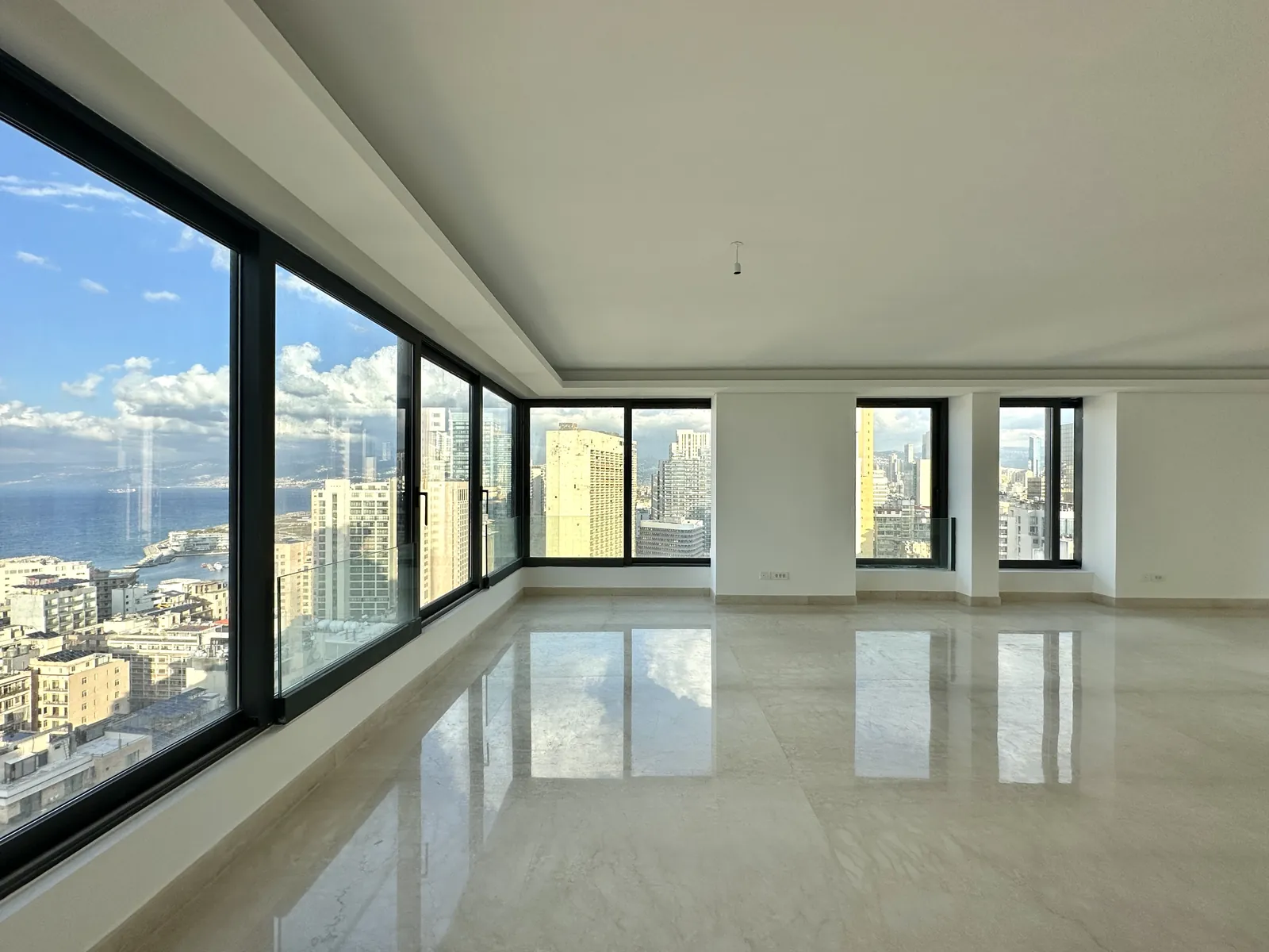 4BR Apartment for Sale in Ain Al Mraiseh — photo 2