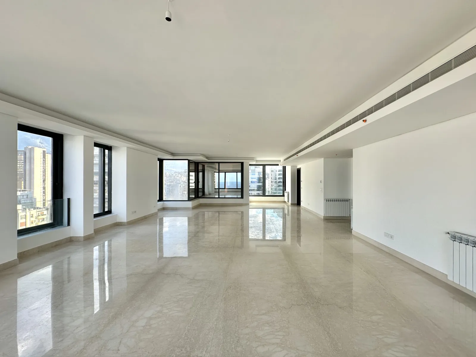 4BR Apartment for Sale in Ain Al Mraiseh — photo 3