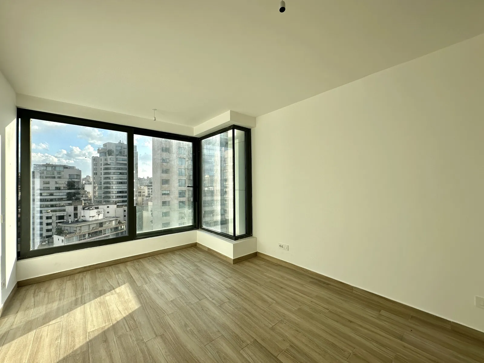 4BR Apartment for Sale in Ain Al Mraiseh — photo 4