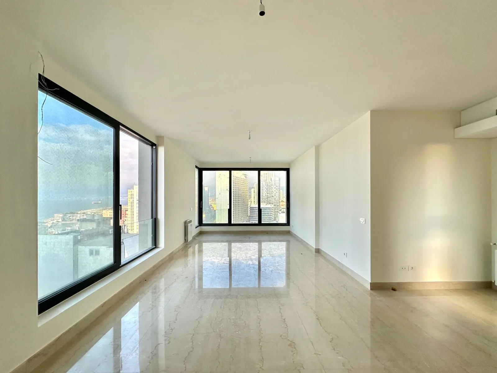 3BR Apartment for Sale in Ain Al Mraiseh — الصورة 2