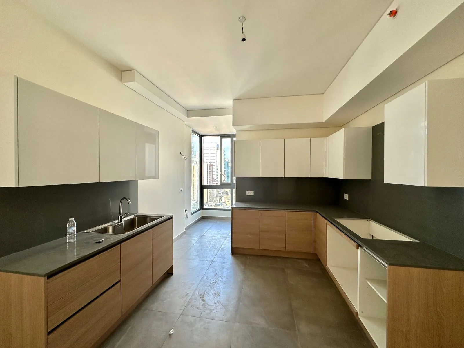 3BR Apartment for Sale in Ain Al Mraiseh — الصورة 3
