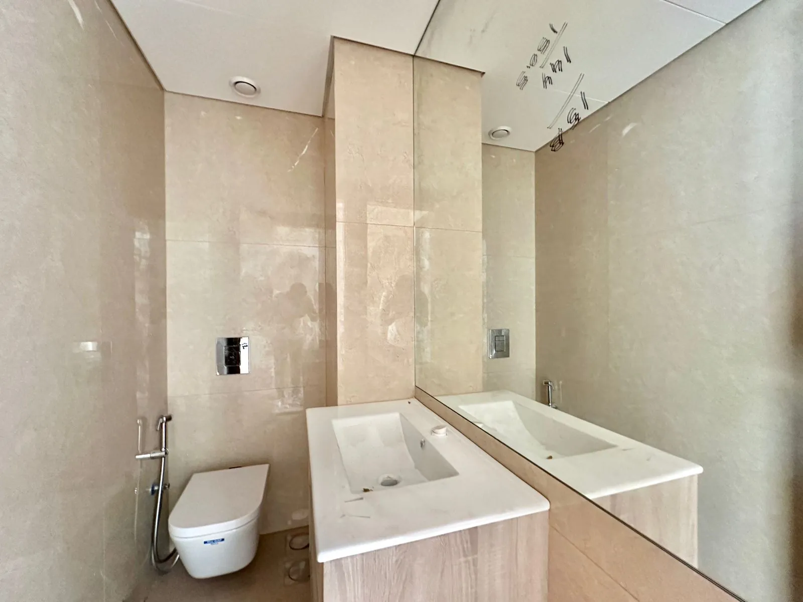 3BR Apartment for Sale in Ain Al Mraiseh — الصورة 4