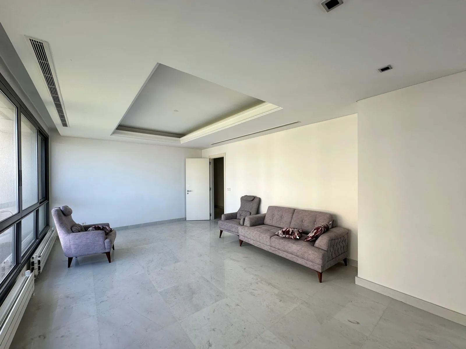 4BR Apartment for Rent in Ramlet Al Baida — photo 3