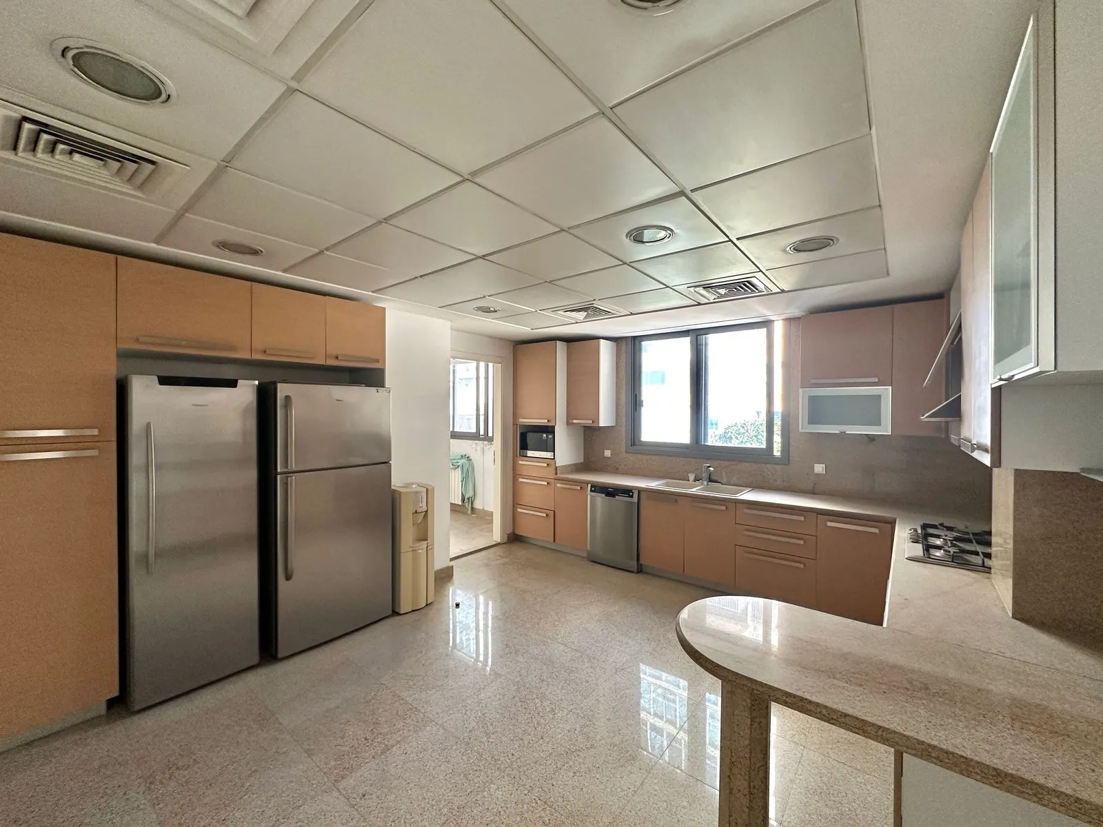 4BR Apartment for Rent in Ramlet Al Baida — photo 4