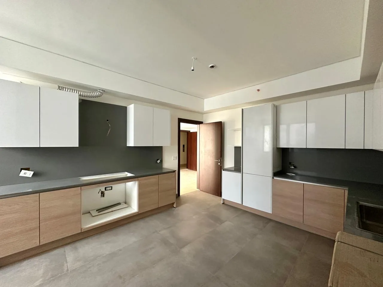 3BR Apartment for Rent in Ain Al Mraiseh — الصورة 2