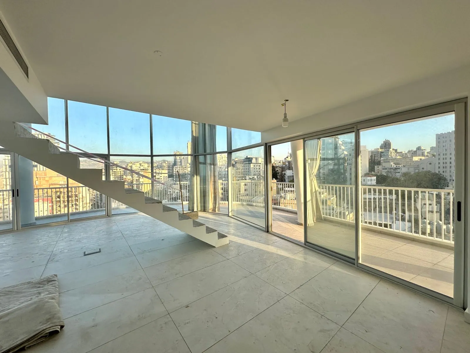 3BR Apartment for Sale in Mar Mikhael — الصورة 2