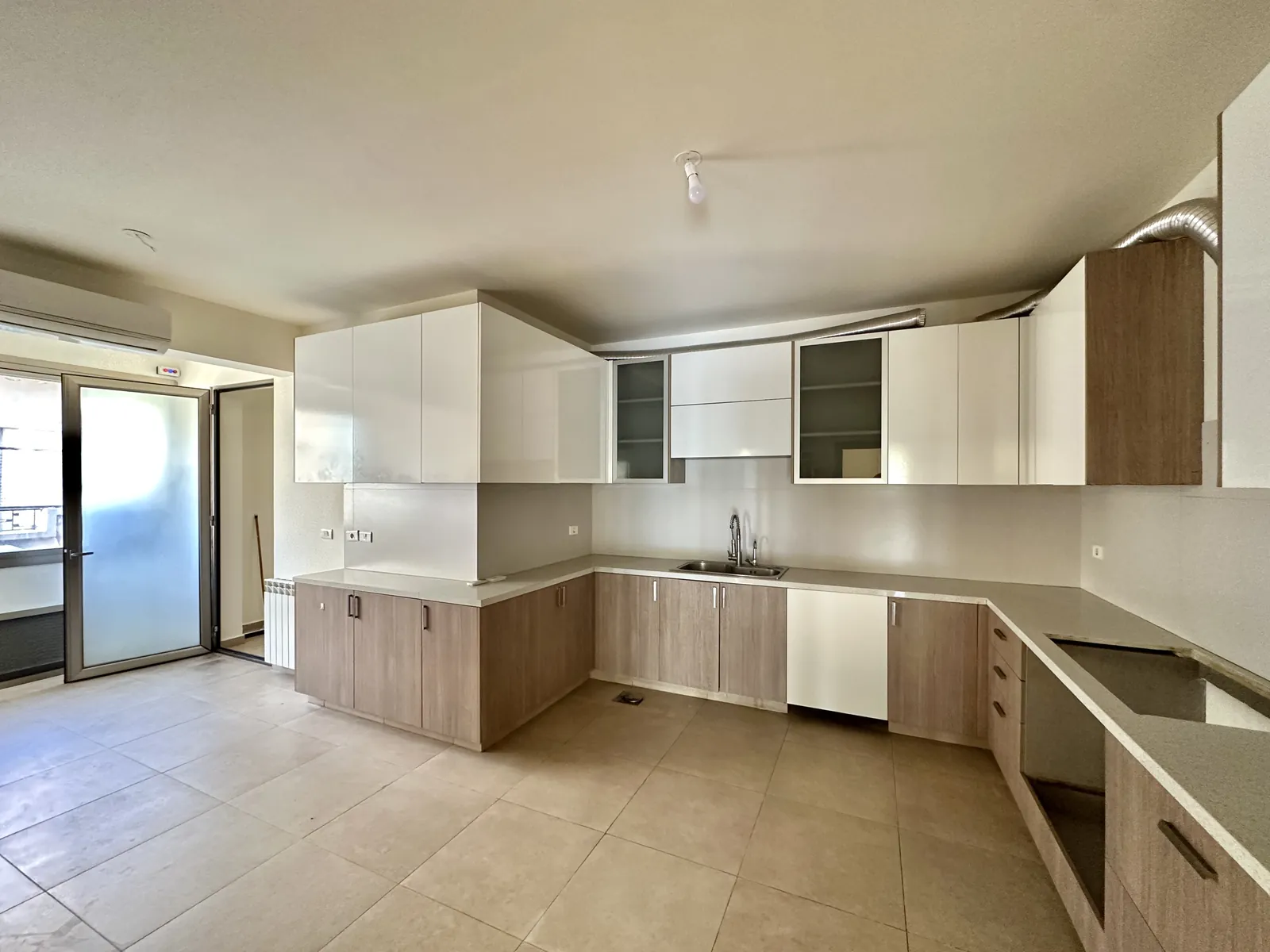 3BR Apartment for Rent in Ain Al Mraiseh — الصورة 4