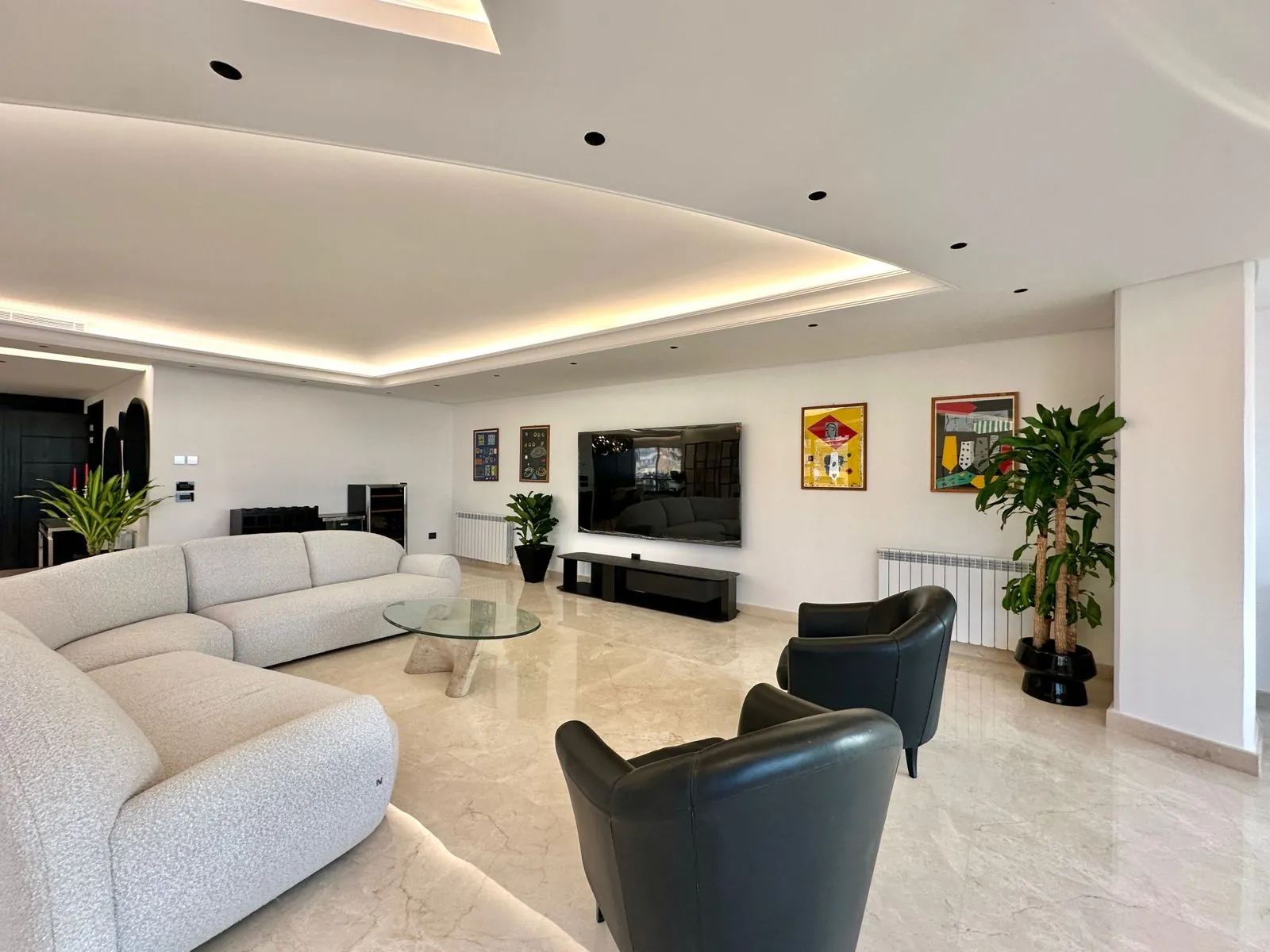 3BR Apartment for Sale in Raouche — الصورة 3