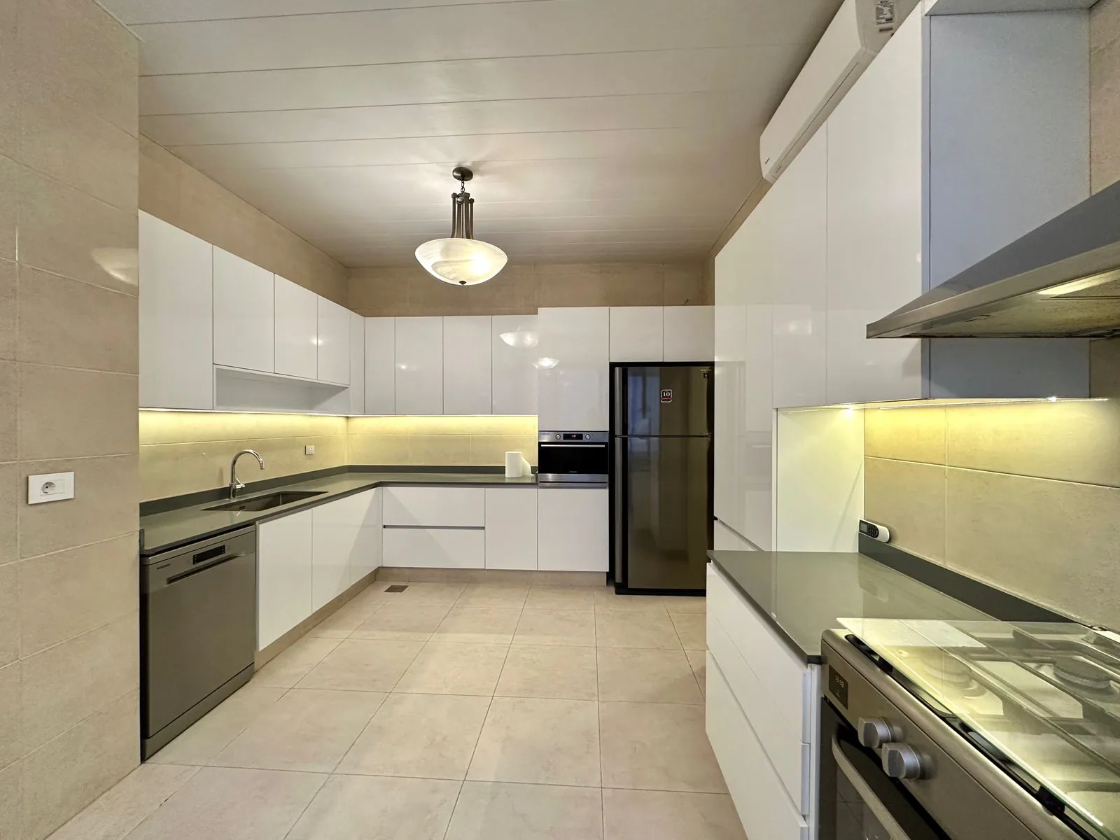3BR Apartment for Sale in Manara — الصورة 5
