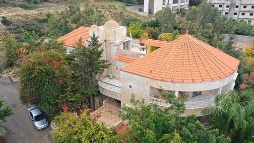 6BR Villa for Sale in Khaldah