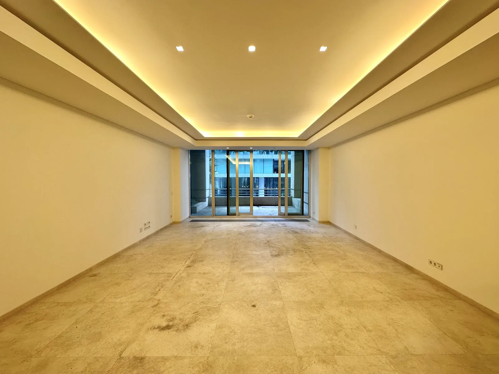 3BR Apartment for Sale in Downtown Beirut — الصورة 2