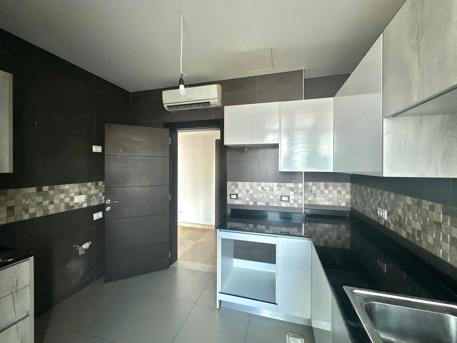 3BR Apartment for Rent in Hamra — الصورة 3