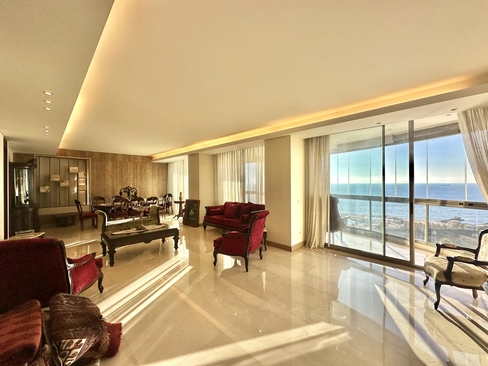 4BR Apartment for Rent in Raouche — الصورة 2
