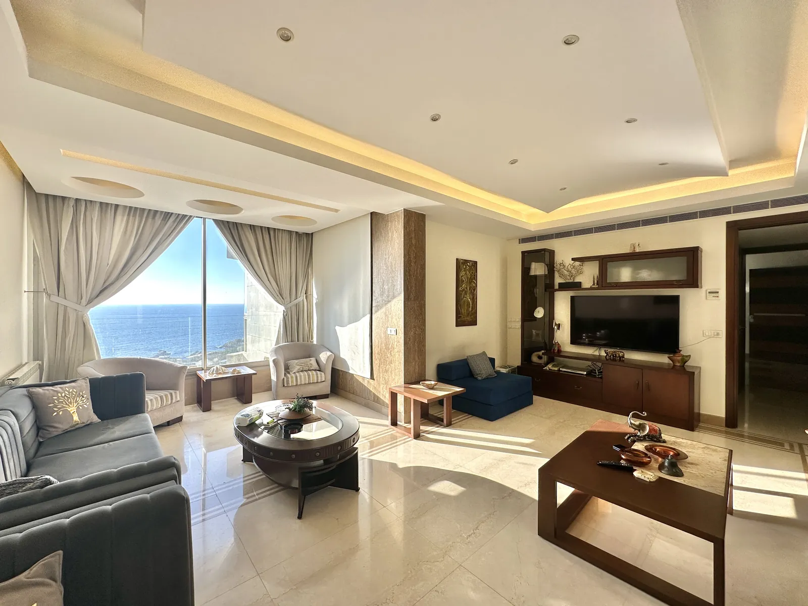 4BR Apartment for Rent in Raouche — الصورة 3