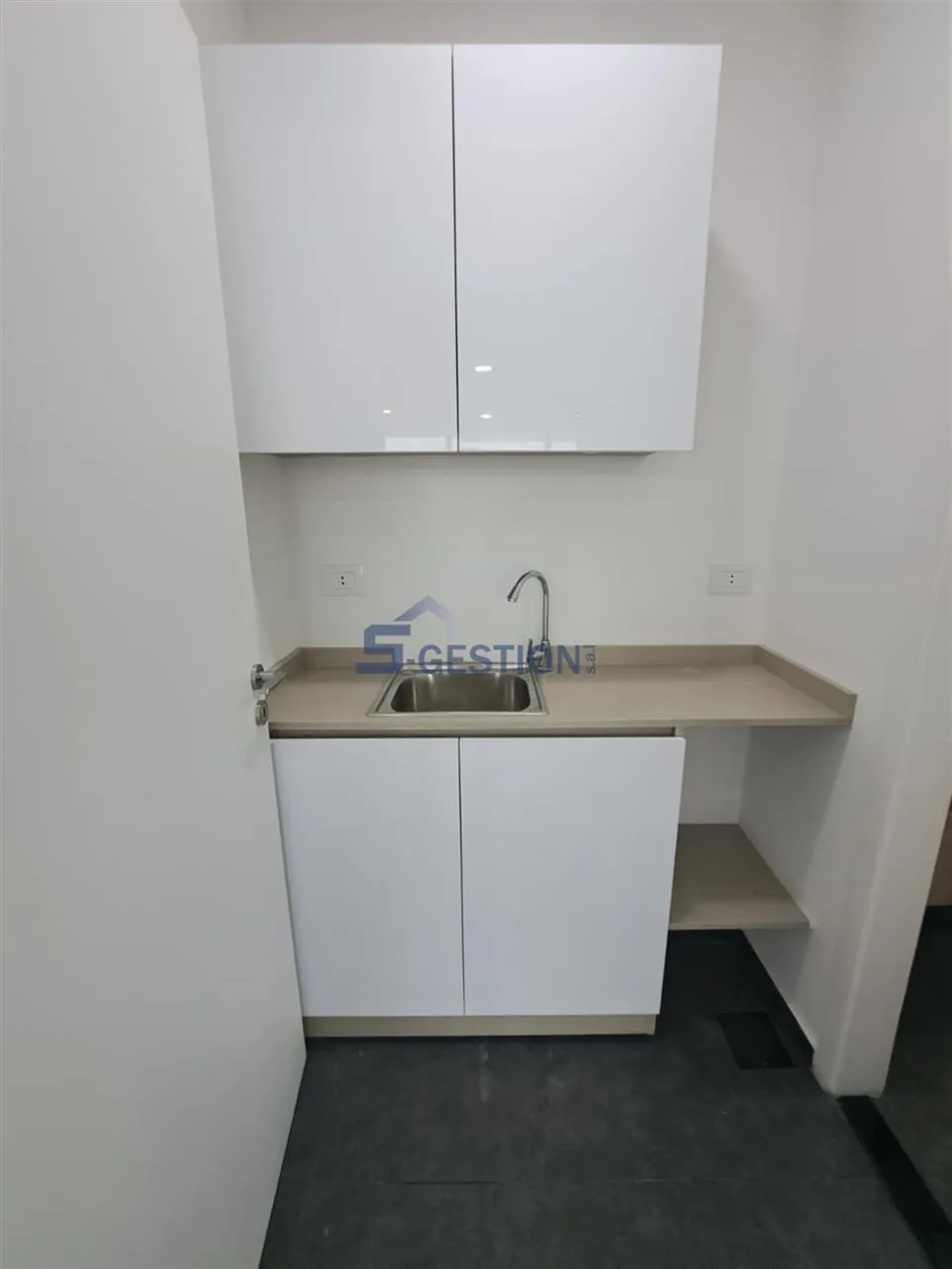 Office for Rent in Dekwaneh — الصورة 2