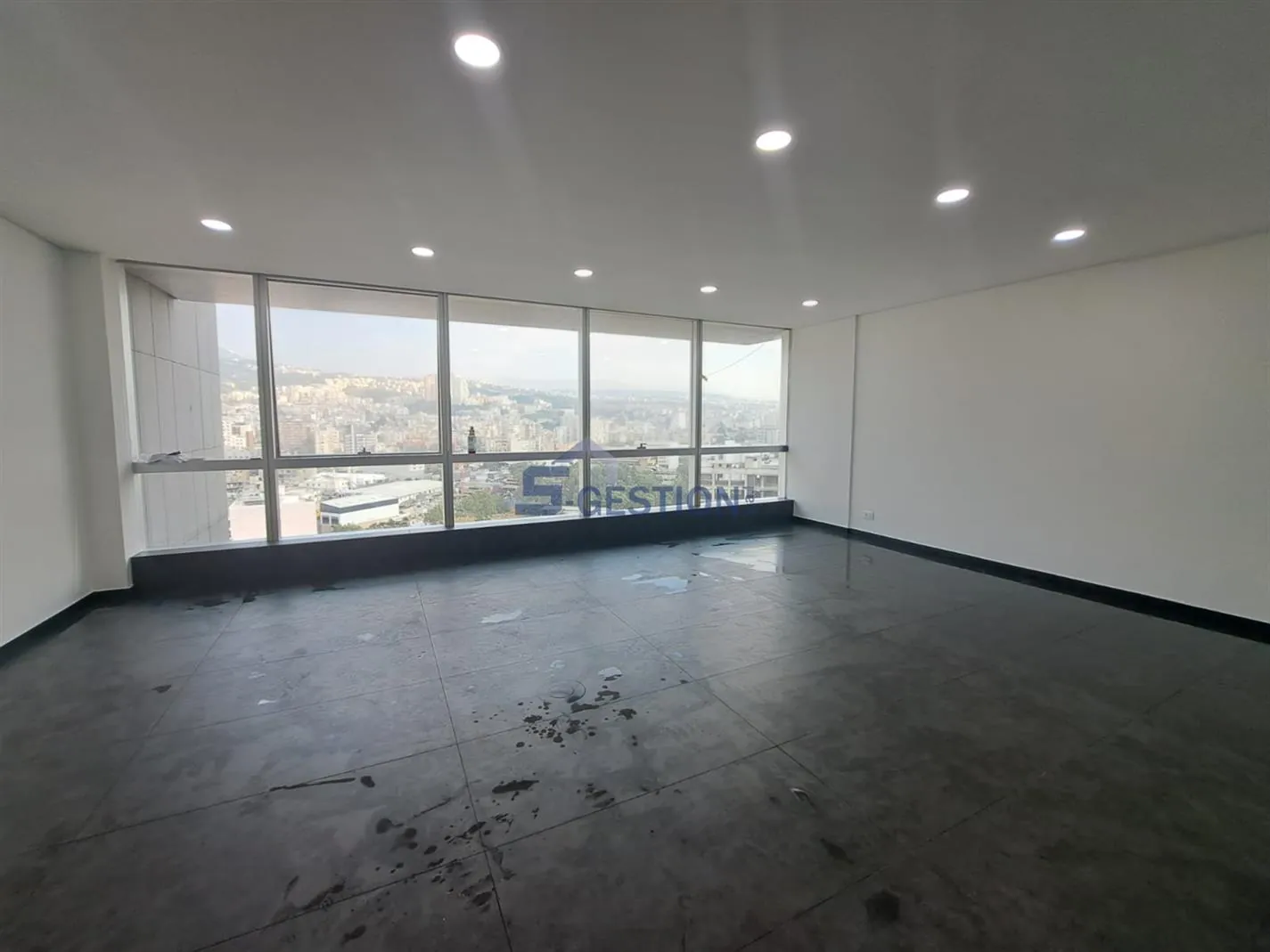 Office for Rent in Dekwaneh — الصورة 3