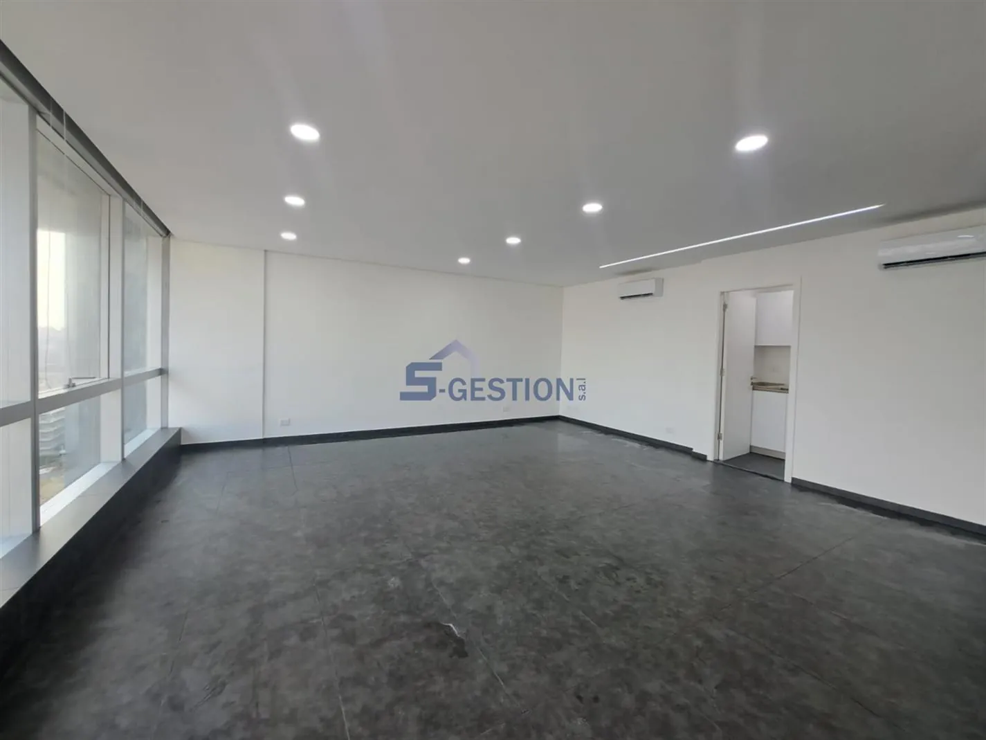 Office for Rent in Dekwaneh — الصورة 4