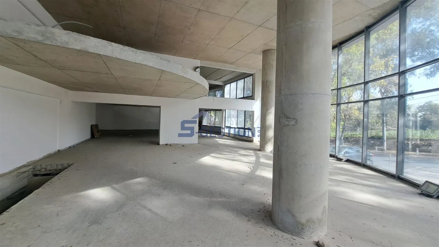 Shop Commercial Premises for Sale in Hazmieh