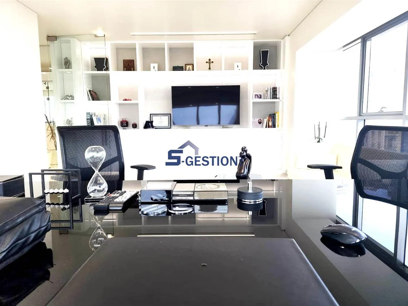 Office for Rent Furnished in Achrafieh — photo 5