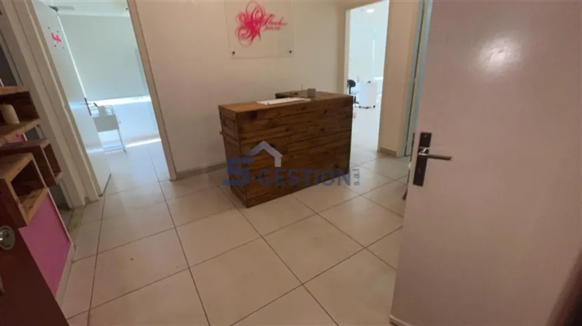 Office for Rent Furnished in Badaro — الصورة 2