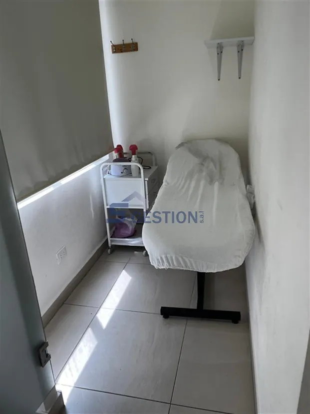 Office for Rent Furnished in Badaro — الصورة 3