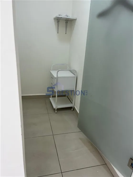 Office for Rent Furnished in Badaro — الصورة 4